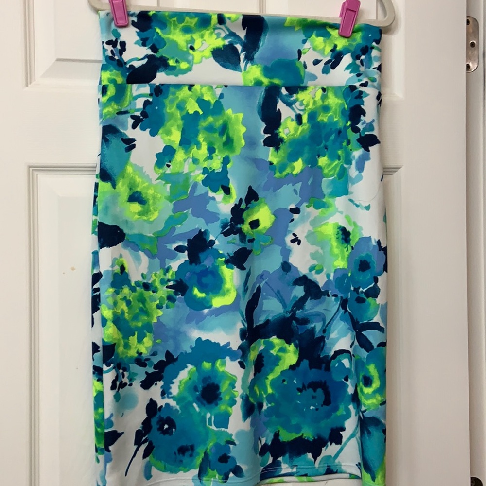 🐠Neon Skirt- Don’t worry Agnes & Dora I wasn’t invited to the party either….